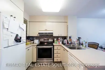 750 Bay Street 806, Toronto C01, ON M5G 1N6
