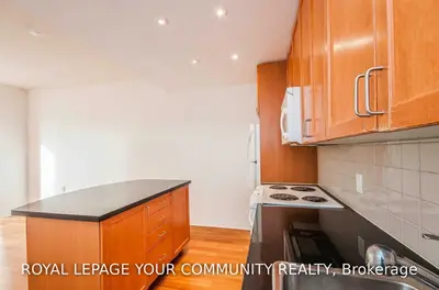 85 Bloor Street E 1009, Toronto C08, ON M4W 3Y1