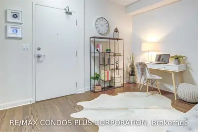 15 Bruyeres Mews 618, Toronto C01, On M5v 0a7