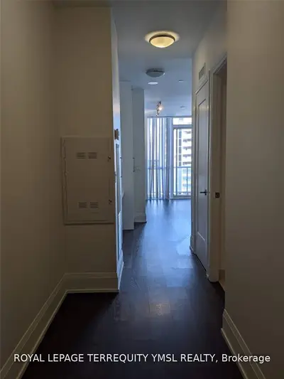 101 Erskine Avenue 506, Toronto C10, ON M4P 1Y5