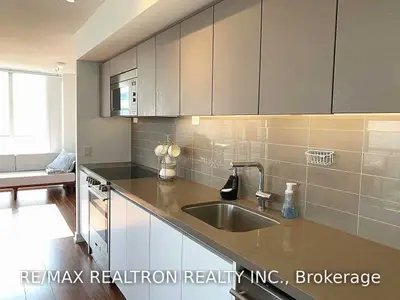 85 Queens Wharf Road 3901, Toronto C01, ON M5V 0J9