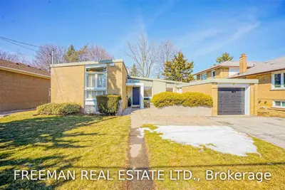 32 Barksdale Avenue, Toronto C06, ON M3H 4S5
