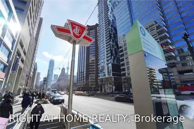 426 University Avenue 1605, Toronto C01, ON M5G 1S9