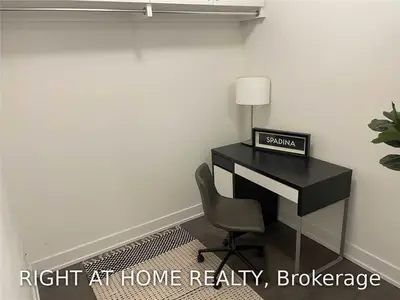 80 Vanauley Street 211, Toronto C01, ON M5T 2H9
