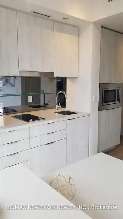 215 Queen Street W 1601, Toronto C01, ON M5V 0P5