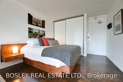 40 Homewood Avenue 905, Toronto C08, ON M4Y 2K2