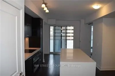 65 St Mary Street 811, Toronto C01, ON M5S 0A6