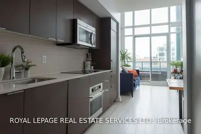 5 Hanna Avenue 522, Toronto C01, ON M6K 1W8