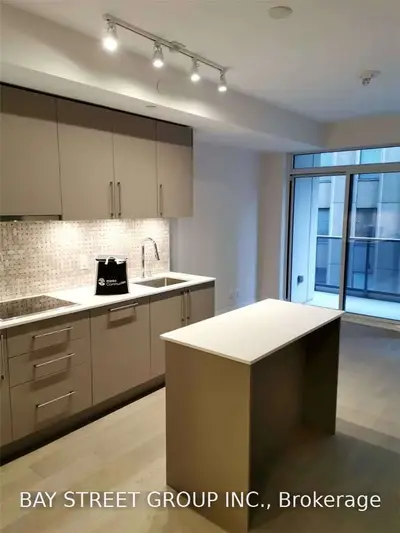 88 Cumberland Street 411, Toronto C02, ON M5R 1A3