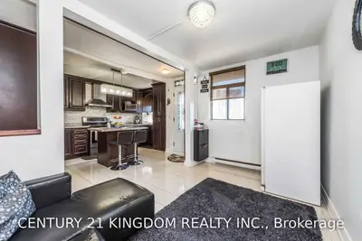 150 Leeward Glenway Way 206, Toronto C11, ON M3C 2Y9