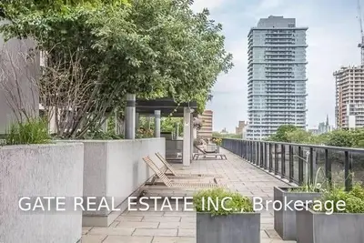 21 Carlton Street 1705, Toronto C08, On M5b 1l3