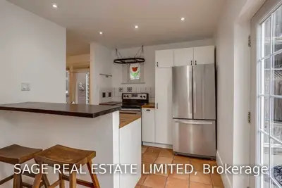 81 Cleveland Street, Toronto C10, ON M4S 2W4
