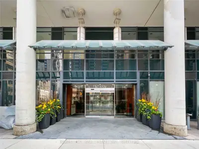 1121 Bay Street N 806, Toronto C01, ON M5S 3L9