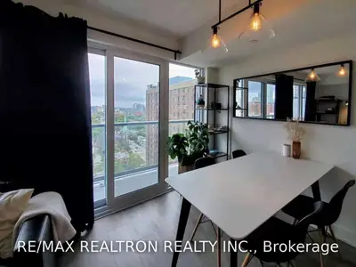 89 Mcgill Street 1707, Toronto C08, ON M5B 1H5