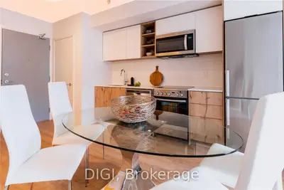 39 Niagara Street 915, Toronto C01, ON M5V 1C2