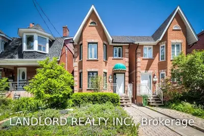 915 Manning Avenue Main, Toronto C02, ON M6G 2X5