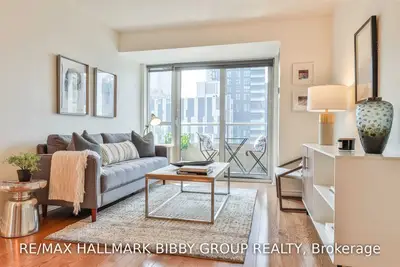 250 Wellington Street W 1432, Toronto C01, ON M5V 3P6