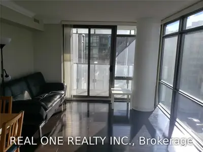 37 Grosvenor Street 402, Toronto C01, ON M4Y 3G5