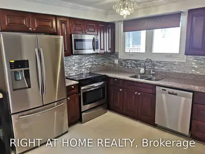 60 Lesgay Crescent Main, Toronto C15, ON M2J 2J1