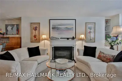 35 Church Street 212, Toronto C08, ON M5E 1T3