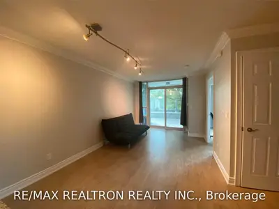 15 Greenview Avenue 310, Toronto C07, ON M2M 1R2