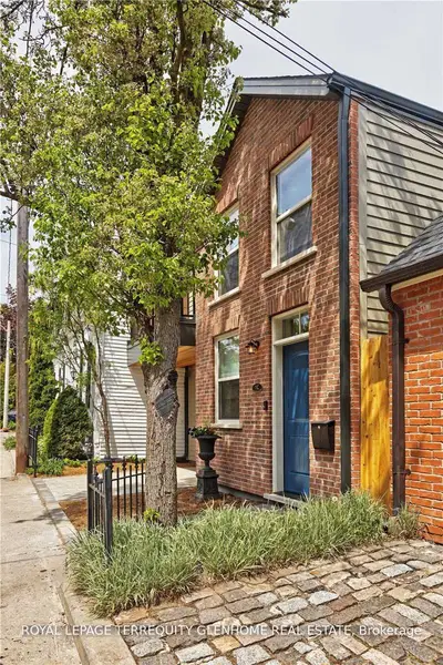 1C Woodstock Place, Toronto C08, ON M4X 1T7