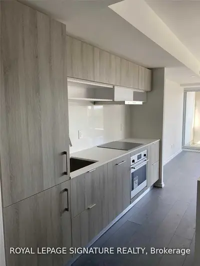 8 Hillsdale Avenue E 828, Toronto C10, ON M4S 0B2