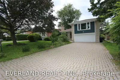 40 Bunty Lane Street E, Toronto C15, ON M2K 1W6
