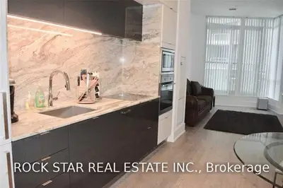 55 Merchants' Wharf Way 213, Toronto C08, ON M5A 0P2