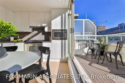 32 Stewart Street 704, Toronto C01, On M5v 3t2
