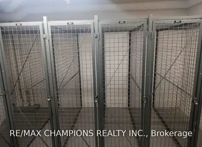 12 York Street Locker, Toronto C01, ON M5J 2Z2