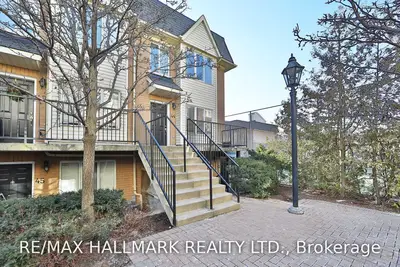 208 Niagara Street Th 43, Toronto C01, ON M6J 3W5