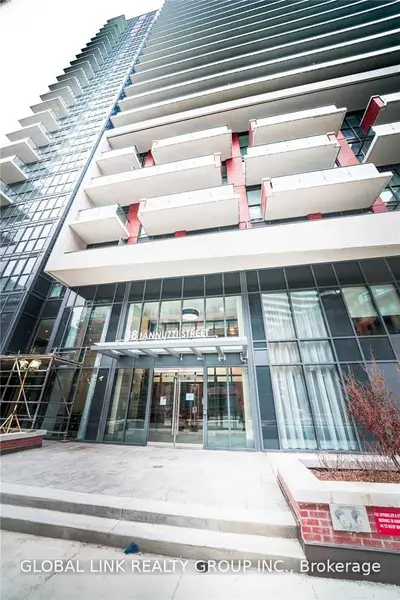 38 Iannuzzi Street 811, Toronto C01, ON M5V 0E8