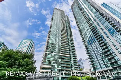 33 Bay Street 903, Toronto C01, On M5j 2z3