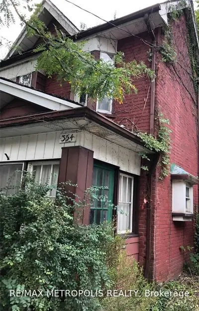 354 Albany Avenue, Toronto C02, ON M5R 3C9