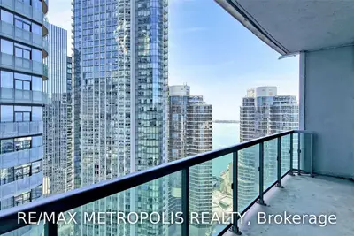 19 Grand Trunk Crescent PH09, Toronto C01, ON M5J 3A2