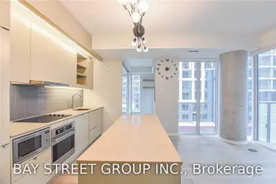 101 Peter Street 916, Toronto C01, ON M5V 2G9
