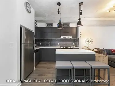 55 Stewart Street 913, Toronto C01, On M5v 2v1