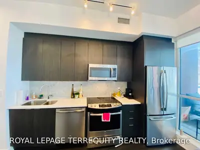 50 Bruyeres Mews 208, Toronto C01, ON M5V 0G7
