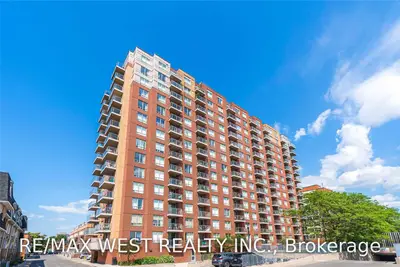 1369 Bloor Street W 301, Toronto C01, ON M6P 4J4