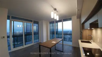 8 Eglinton Avenue 4102, Toronto C10, ON M4P 1A6
