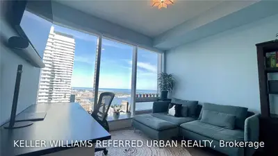 10 York Street 5704, Toronto C01, ON M5J 0E1