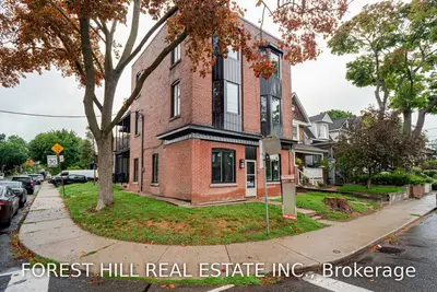1 Greensides Avenue 5, Toronto C02, ON M6G 3P5