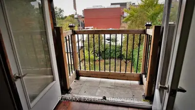 1047 College Street Loft, Toronto C01, ON M6H 1B1