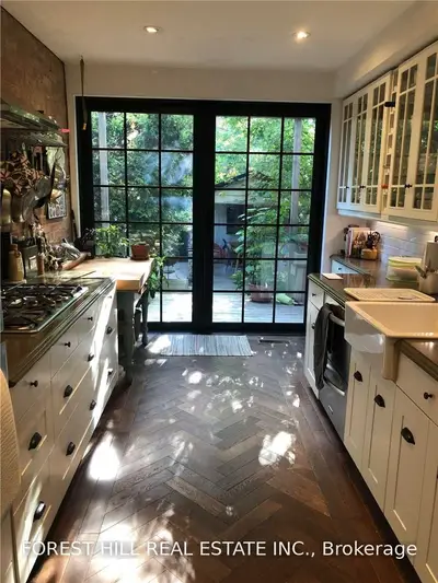 58 Greensides Avenue, Toronto C02, ON M6G 3P7