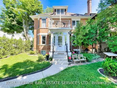 18 Shorncliffe Avenue Main, Toronto C02, ON M4V 1T1