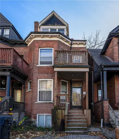 61 Sussex Avenue, Toronto C01, ON M5S 1J8