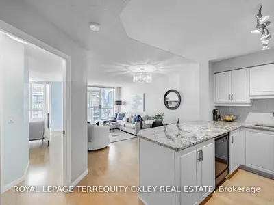 18 Stafford Street 803, Toronto C01, ON M5V 3W4