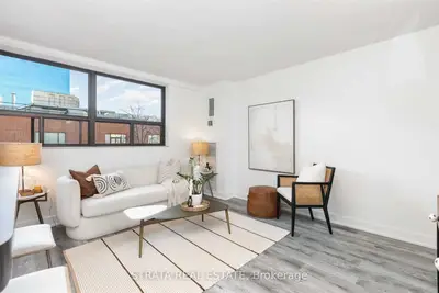 105 Mccaul Street 401, Toronto C01, ON M5T 2X4