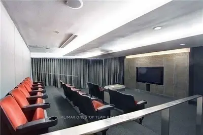 21 Carlton Street 4002, Toronto C08, ON M5B 1L2
